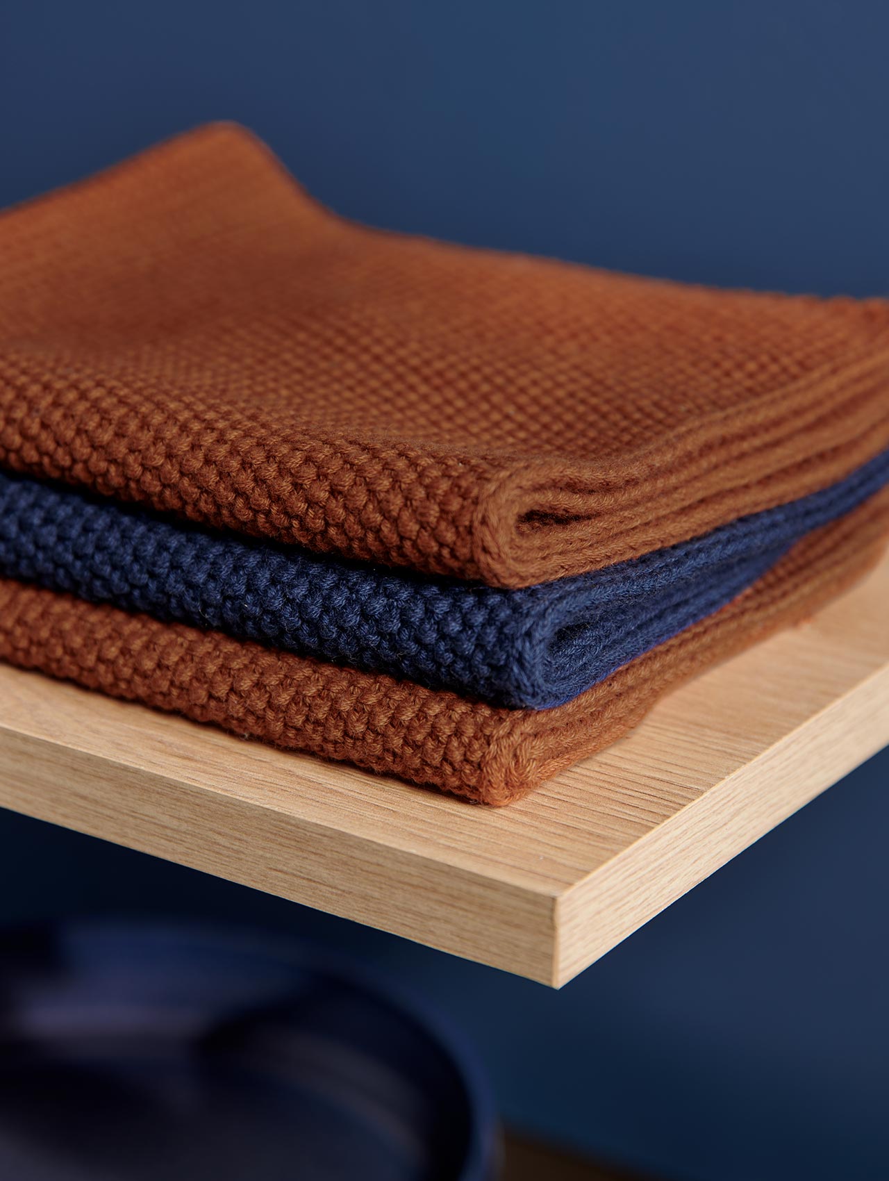 Set of 2 knitted cotton towels, deep blue