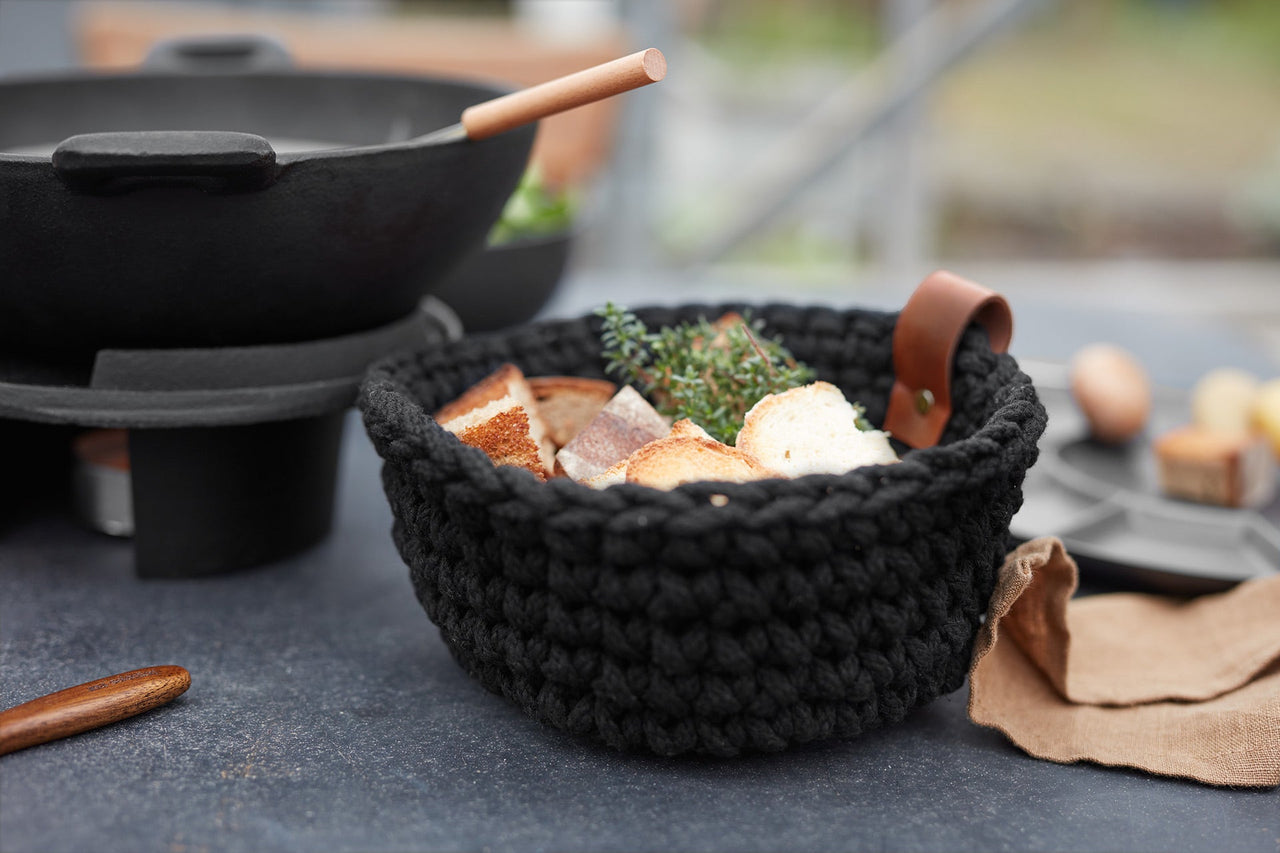 crocheted basket, black, M
