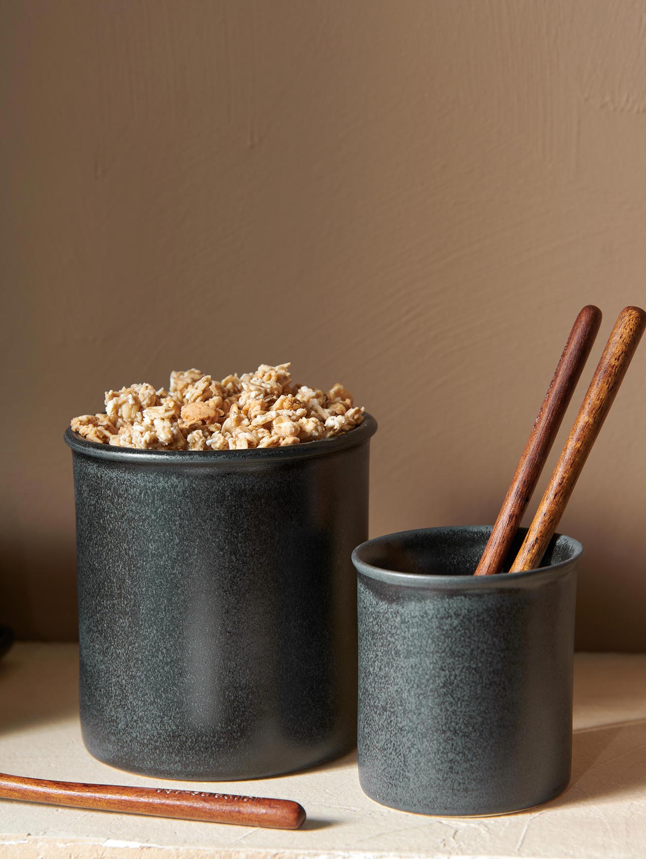 storage jar, black (Ø9.5 × H10 cm)