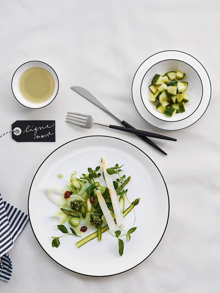 essteller, ligne noire