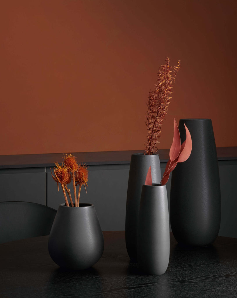 vase, black iron