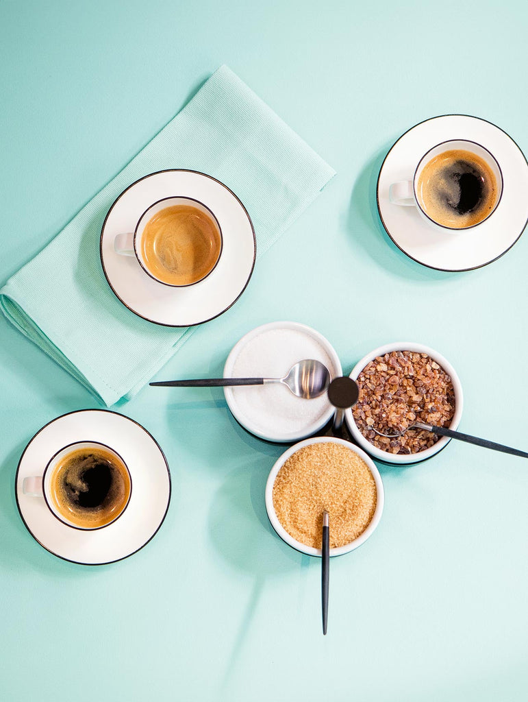 cappuccinotasse mit unterteller, ligne noire