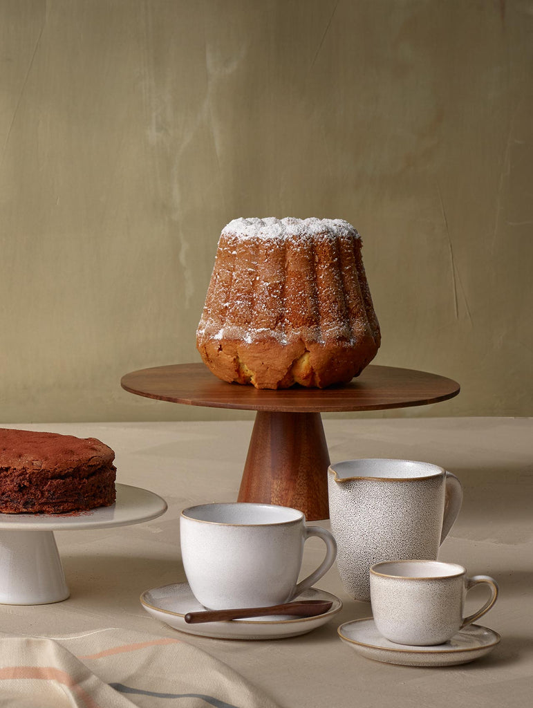 cappuccinotasse mit unterteller, sand