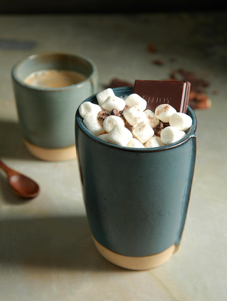 becher cafe latte, blueberry pie